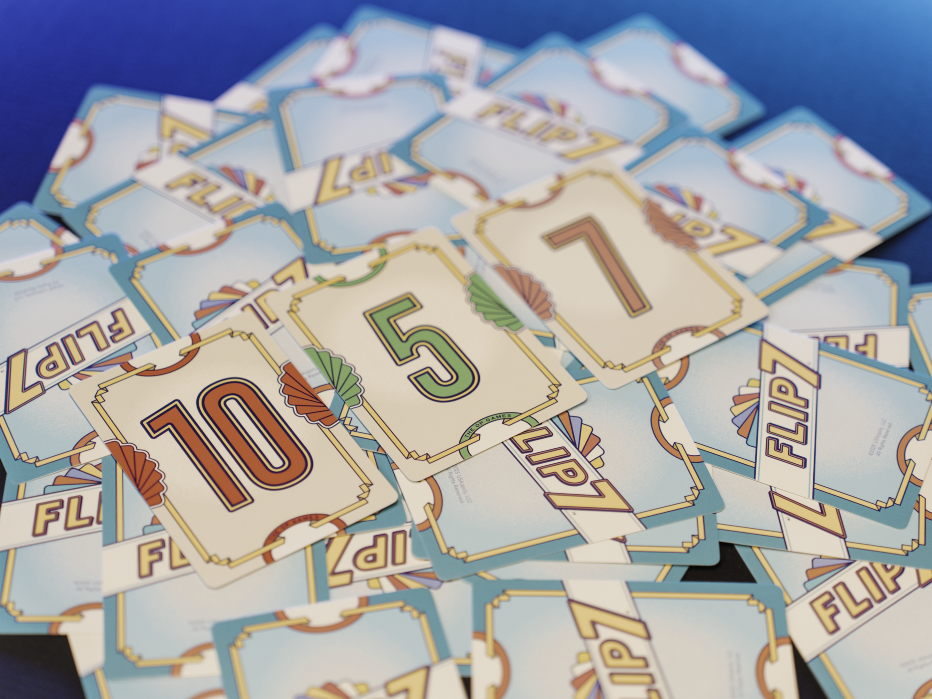 „Flip 7“ — kāršu spēle, kurā katrs lēmums ir svarīgs. Vai apstāsies laikus?