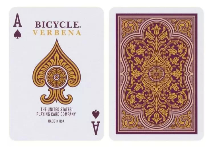 Bicycle Verbena kāršu komplekts ar violetu un zelta ornamentu dizainu, standarta indeksa pīķa dūzis un dekoratīva aizmugure.