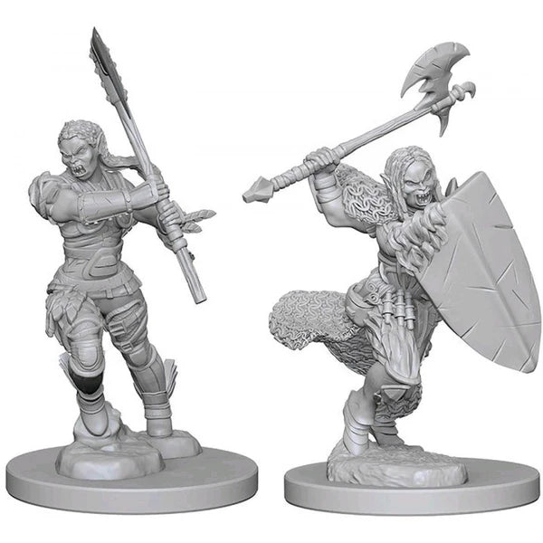Pelēkas plastmasas puscilvēka barbares miniatūras ar cirvi, šķēpu un vairogu Pathfinder galda spēlei.