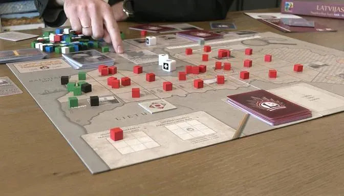 Izveidota galda spēle par Latvijas Neatkarības karu-Brain Games LV