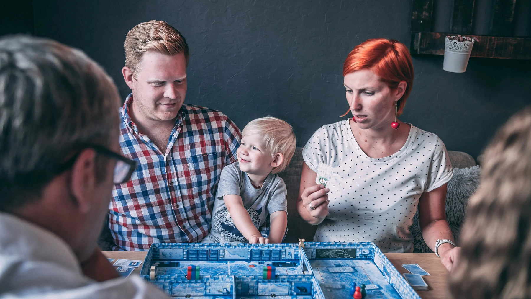 Kas veikalam plauktiņā? Spēles bērniem!-Brain Games LV