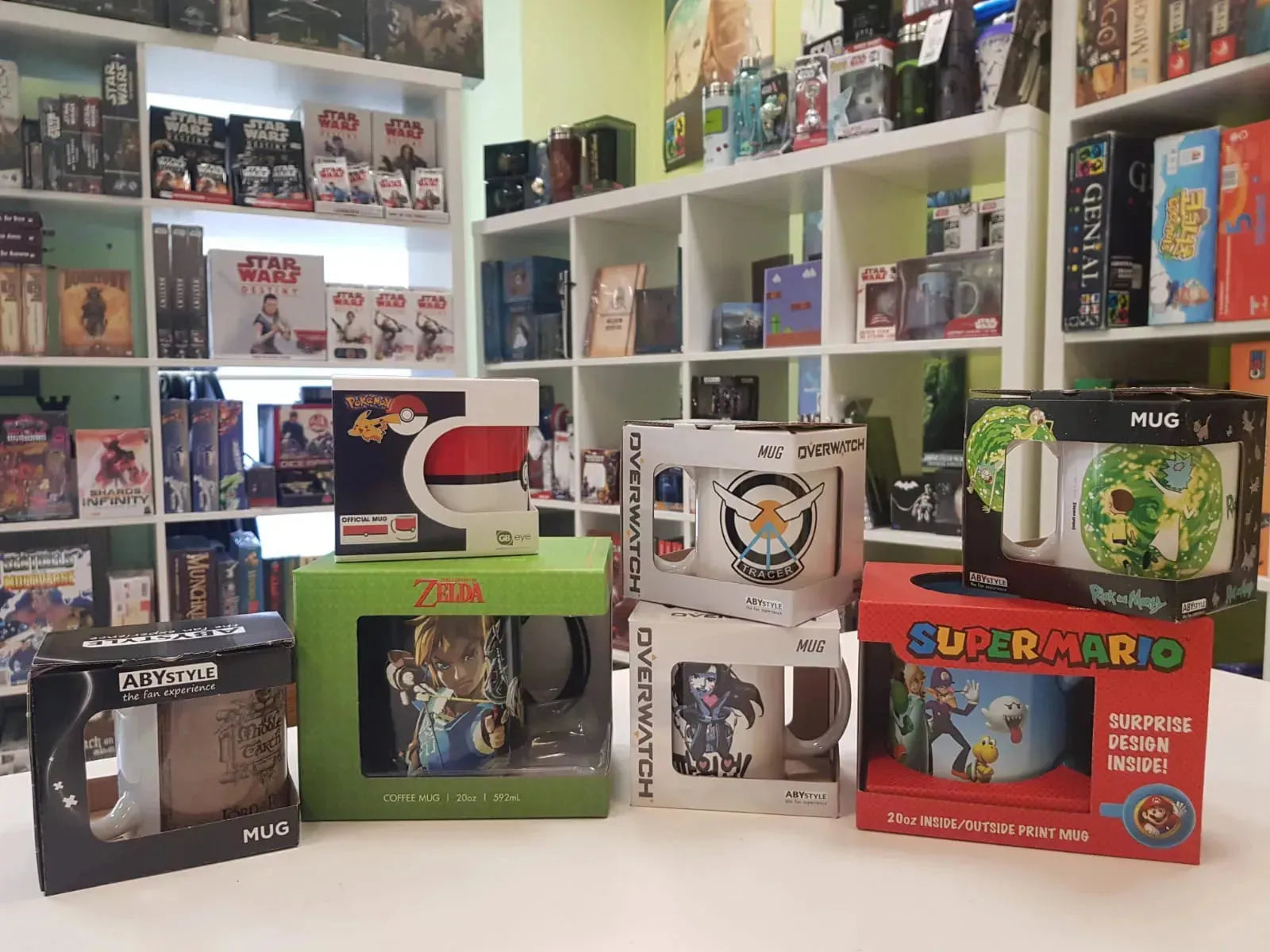 Kas veikalam plauktiņā? Tematiskas krūzes!-Brain Games LV