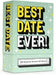 Gaiši zaļa galda spēle Best Date Ever ar dzelteniem burtiem un 40 pārsteiguma skrāpējamām randiņu kārtīm.