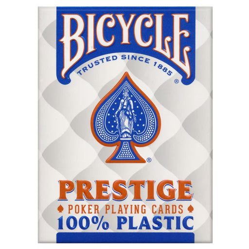 Bicycle Prestige 100% plastikāta kāršu komplekts pokeram ar klasisku dizainu un izturīgu 62.5 x 88 mm izmēru.