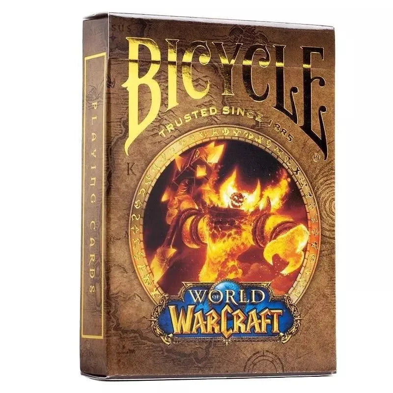 Bicycle World of Warcraft kāršu kava ar ugunīgu dizainu, zelta elementiem un kvalitatīvu Air Cushion pārklājumu spēlēm.