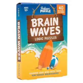 Brain Waves loģikas spēles kāršu komplekts ar sērfošanas dēli un pludmales bumbu uz koša, vasarīga fona.