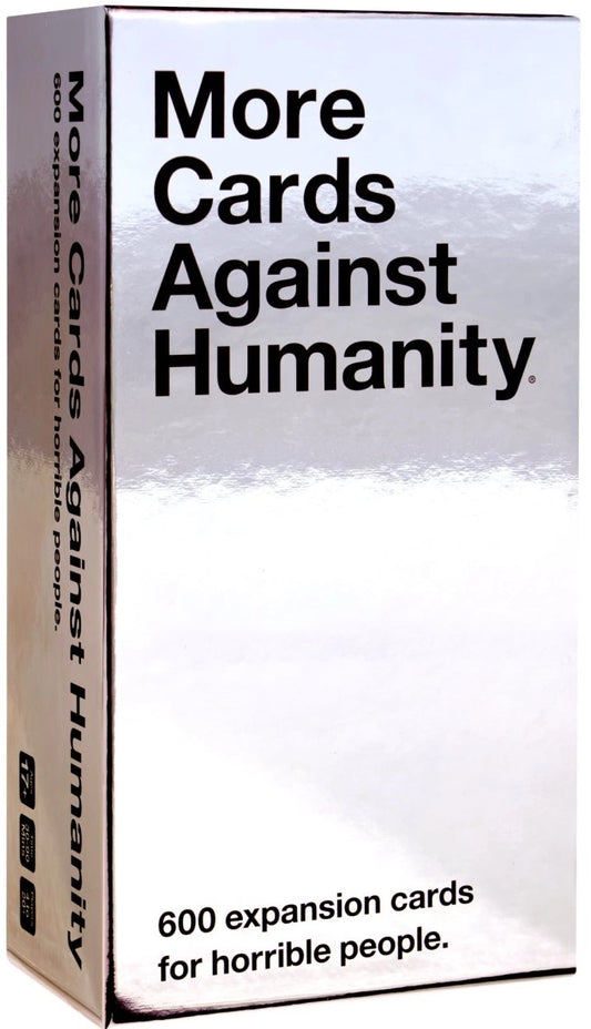 Cards Against Humanity papildinājuma kaste ar 600 kārtīm, sudrabainā iepakojumā ar melnu tekstu.