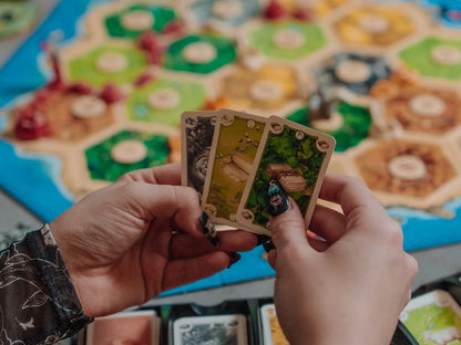 Brain Games galda spēles Catan: Pilsētas un bruņinieki (2025, paplašinājums)