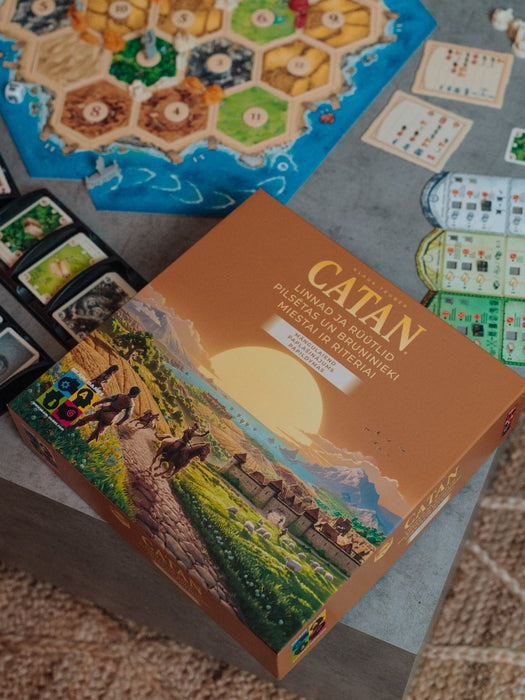 Brain Games galda spēles Catan: Pilsētas un bruņinieki (2025, paplašinājums)