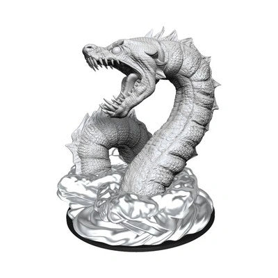 Nekrāsota Swavain Basilisk miniatūra ar zvīņainu ķermeni un atvērtu muti uz viļņojošas ūdens pamatnes galda spēlei.