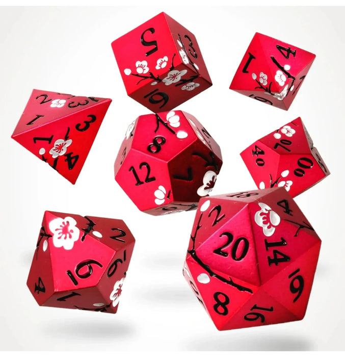 Sarkans metāla RPG kauliņu komplekts ar melniem cipariem un baltiem ķiršu ziedu rakstiem galda spēlēm.