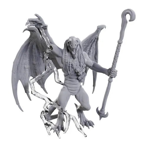 Nolzur's Marvelous Miniatures zilā Abishai figūriņa ar spārniem, zizli un caurspīdīgu zibens efektu uz balta fona.