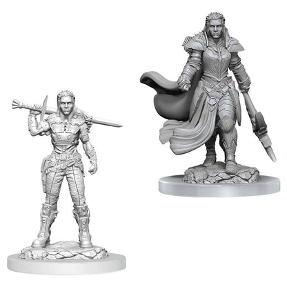 Nekrāsotas pelēkas plastmasas orku karotājas miniatūras ar zobenu un bruņām D&D galda spēlei.