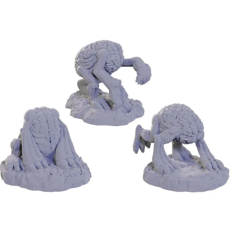 Trīs nekrāsotas Intellect Devourer miniatūras no pelēkas plastmasas ar detalizētu smadzeņu tekstūru uz apaļām pamatnēm.