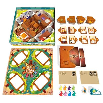 Dixit Kids galda spēles komplekts ar krāsainu spēles laukumu, kartītēm, figūriņām un 3D mājas elementiem.