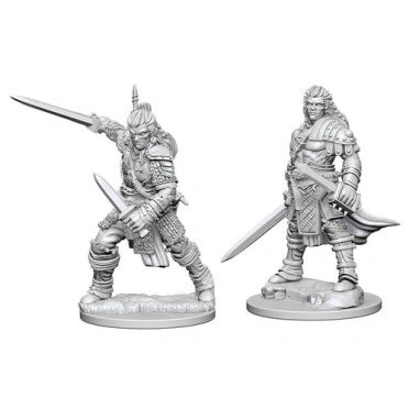 Divas nekrāsotas Pathfinder plastmasas miniatūras: vīriešu kārtas karotāji ar zobeniem un detalizētām bruņām uz apaļām pamatnēm.