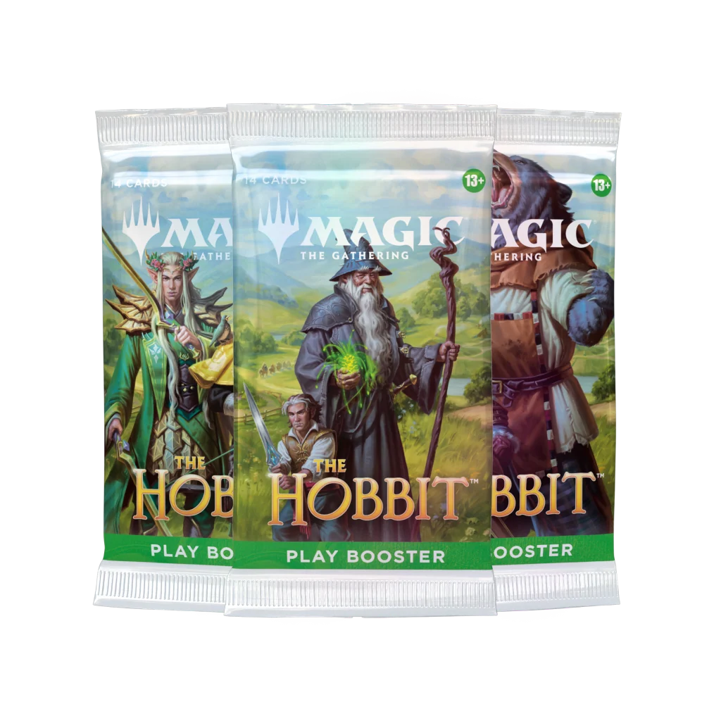Trīs Magic: The Gathering The Hobbit spēļu karšu paciņas ar elfu, Gendalfa un lāčcilvēka ilustrācijām.
