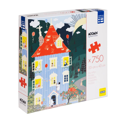 750 gabaliņu Muminu mājas puzle no pārstrādāta kartona ar krāsainu ilustrāciju, izmērs 43x55 cm, ražota Somijā.