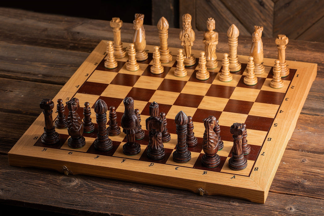 Brain Games LV OAK chess HAND CARVED