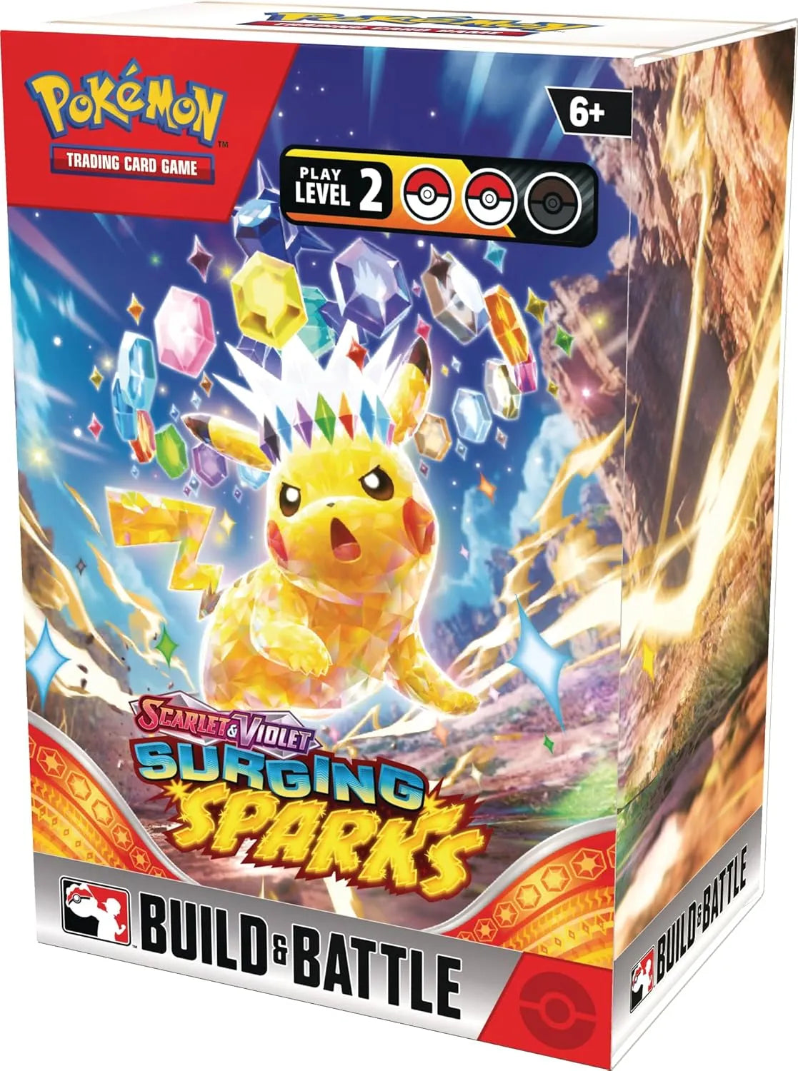 Pokémon TCG Surging Sparks Build & Battle kāršu spēles komplekts ar kristalizētu Pikaču uz iepakojuma.