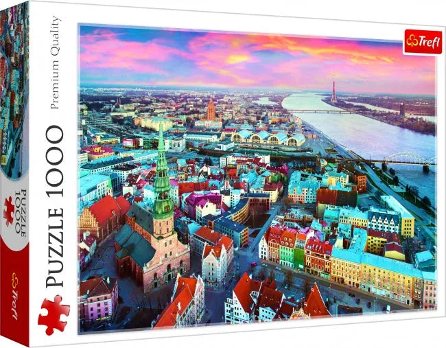 Trefl 1000 gabaliņu puzle ar krāsainu Rīgas vecpilsētas panorāmu saulrietā, augstas kvalitātes kartona detaļas.