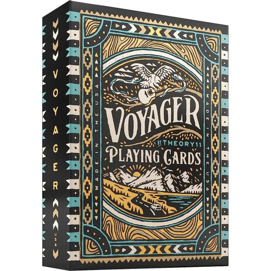Theory11 Voyager kāršu kava ar detalizētu dabas motīvu ilustrāciju, zelta un tirkīza akcentiem uz melna fona.