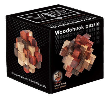 VIP-silver Woodchuck 3D koka loģikas spēle no padauk, kļavas un melnā riekstkoka gabaliņiem melnā iepakojumā.