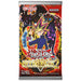 Yu-Gi-Oh! Retro Pack 2 kāršu paciņa ar Jūgi Muto attēlu uz sarkana, dekoratīva fona, kas satur 9 spēļu kārtis.